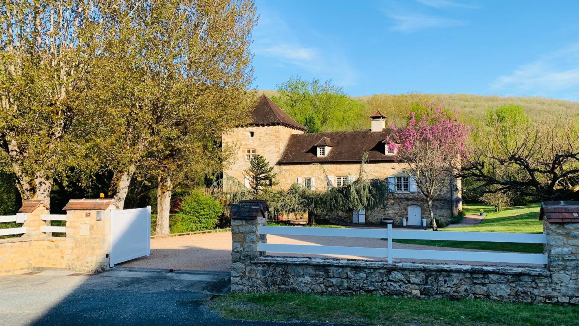 Le Moulin Du Boisset Bed & Breakfast Saint-Denis-les-Martel Luaran gambar
